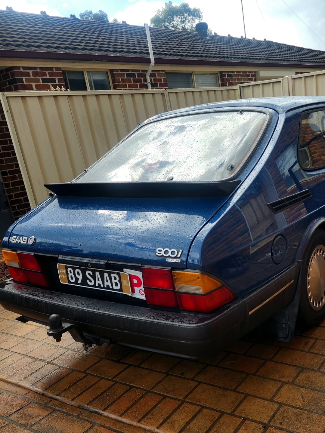 Detailed Saab 900i